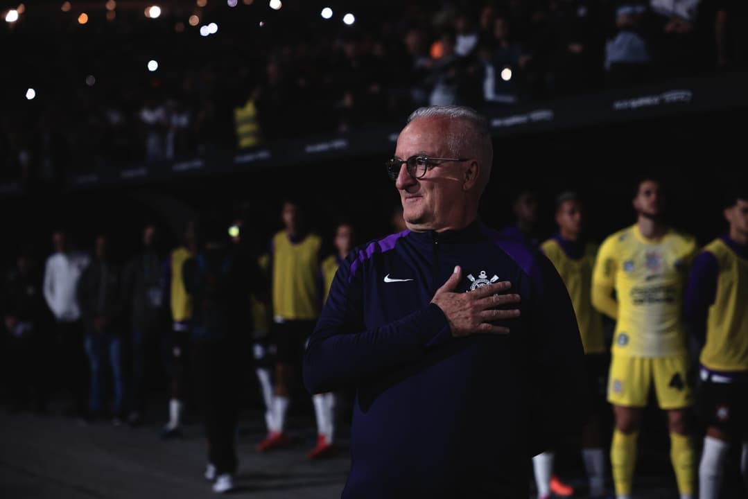 Dorival Jr. durante partida do Corinthians