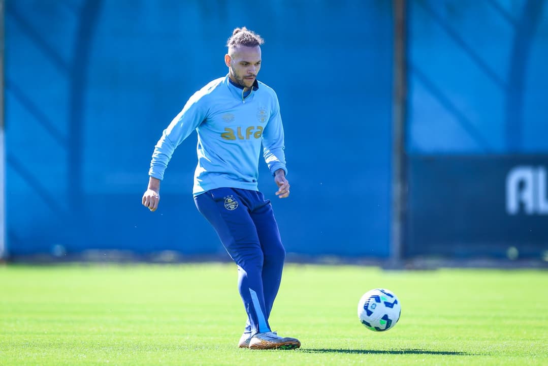 Braithwaite volta a ficar à disposição contra o Ceará. (Foto: Lucas Uebel/Grêmio FBPA)