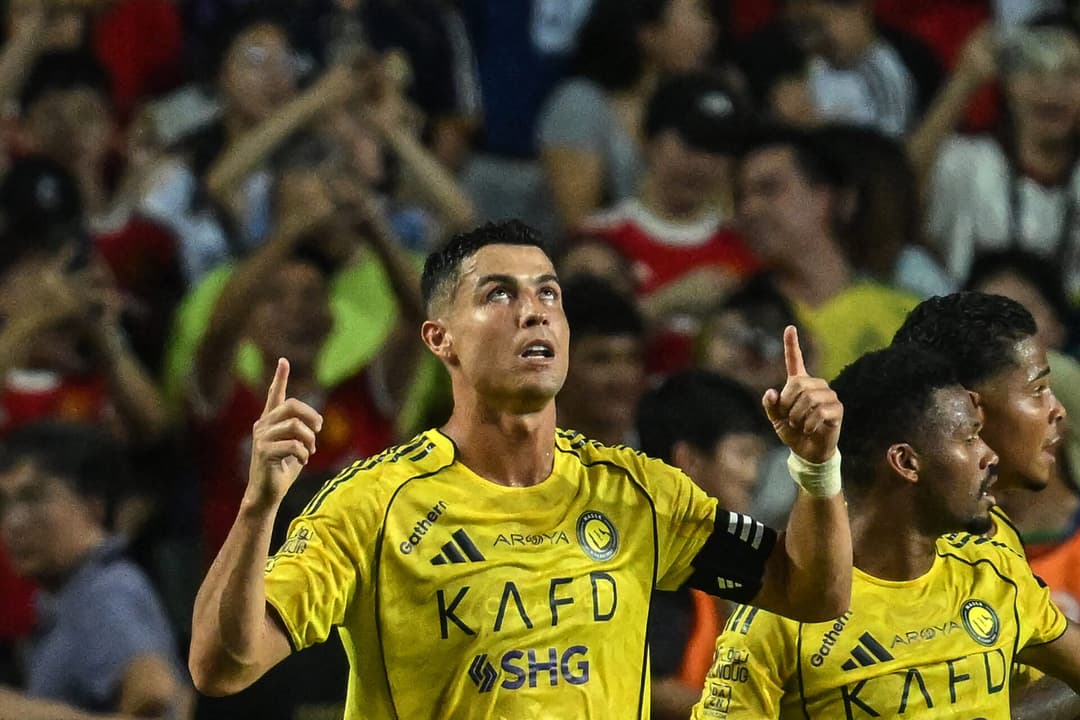 Cristiano Ronaldo celebra centésimo gol pelo Al-Nassr sobre o Al-Ahli