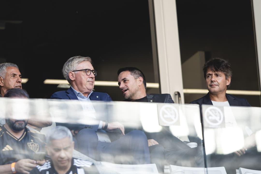 Carlo Ancelotti e Rodrigo Caetano estiveram na Arena MRV, em Belo Horizonte