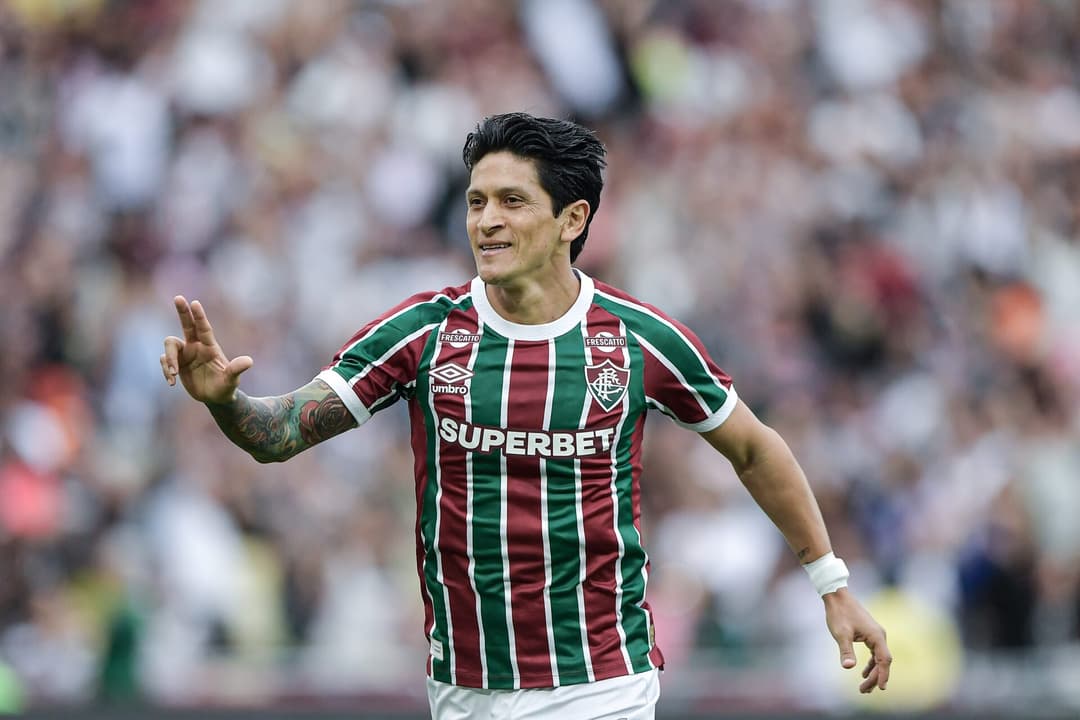 Cano comemora seu gol no jogo do Fluminense contra o Fortaleza no Maracanã pelo Brasileiro