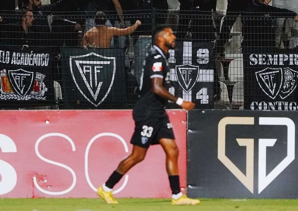 André Clóvis durante partida pelo Académico de Viseu, válida pela Liga Portugal 2 (Foto: Divulgação/Académico de Viseu)
