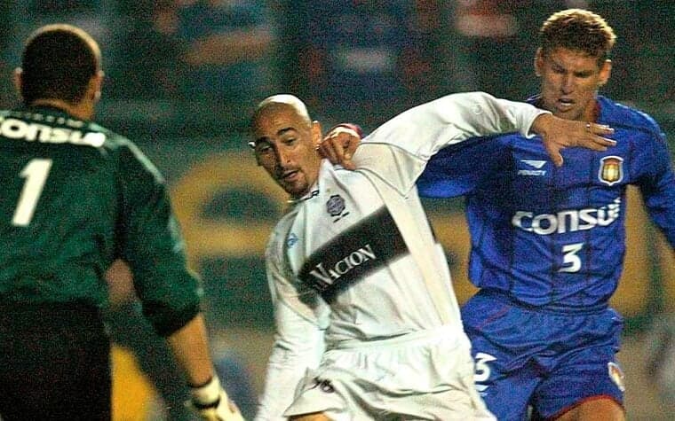 Gigantes do futebol paulista lutam para voltar aos holofotes