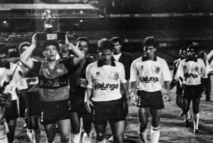 Público baixo e Flamengo vice: relembre título do Corinthians na Supercopa