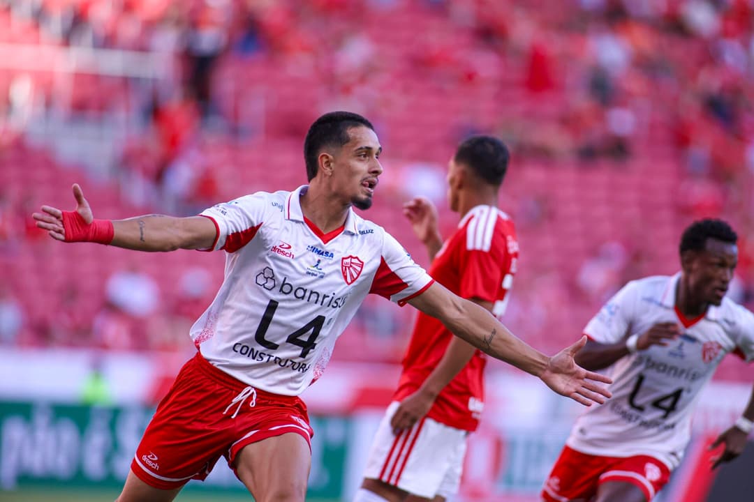 Felipe Rengel Com dois gols de laterais, Internacional bate o São Luiz e vai às ...