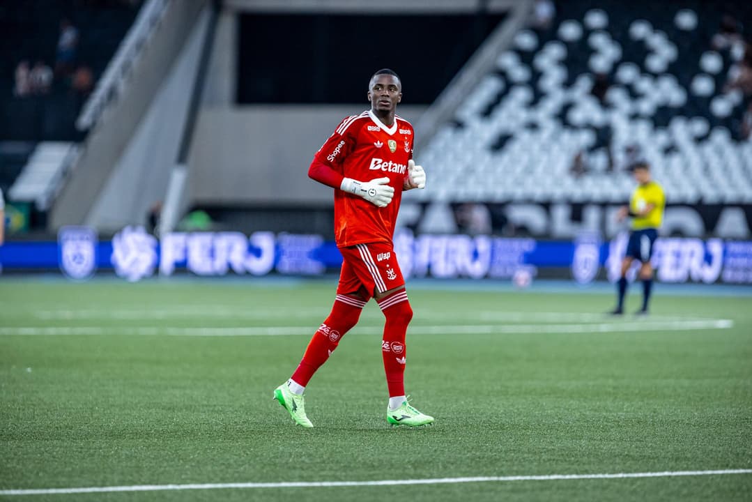 Andrew, do Flamengo, é sincero sobre vaias da torcida do Botafogo