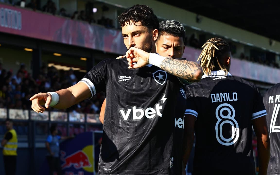 Alex-Telles-celebra-o-gol-de-penalti-contra-o-Bragantino-Foto-Luis-Moura-WPP-GazetaPress--scaled-aspect-ratio-512-320