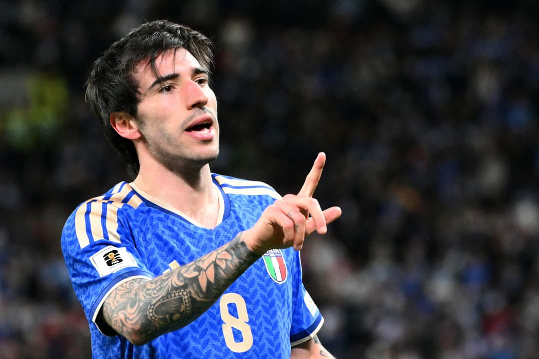 Tonali comemora gol da Itália sobre a Irlanda do Norte