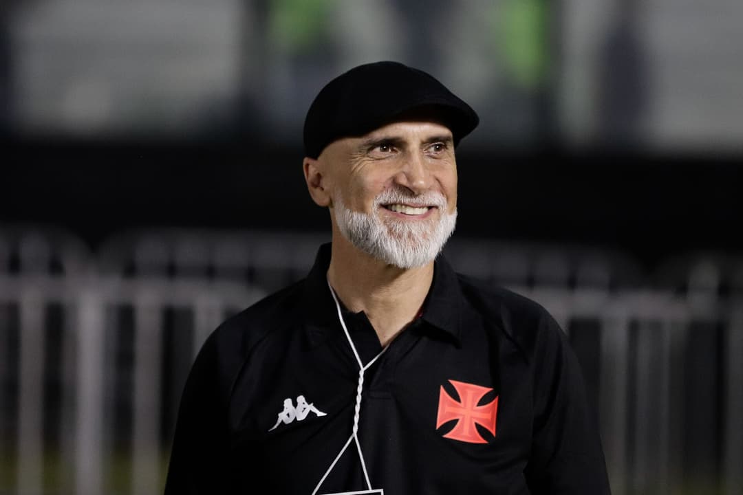 Ex-t&eacute;cnico do Vasco cobra d&iacute;vida milion&aacute;ria do clube na justi&ccedil;a do Rio de  Janeiro