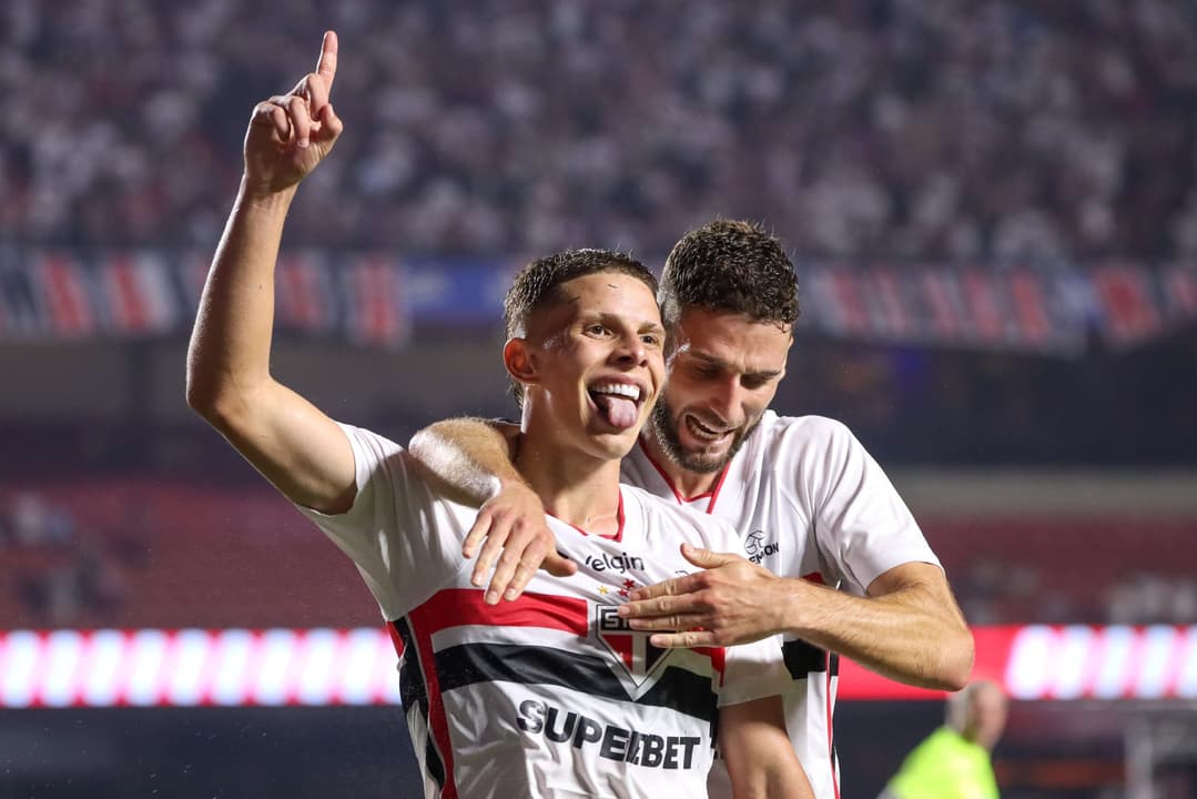 Terapia E Conversa Com Veteranos Do Sao Paulo Gustavo Santana Abre O Jogo Sobre Vaga De Titular.html