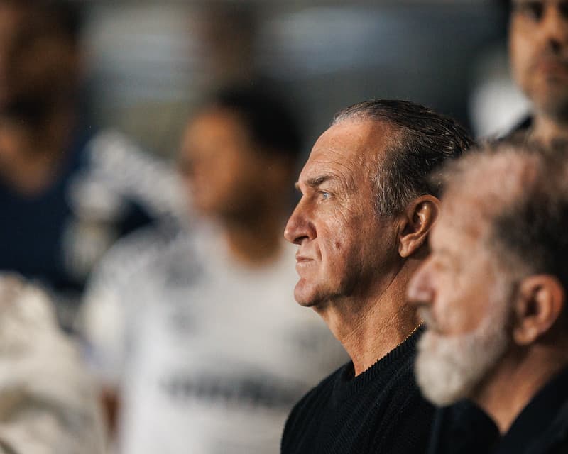 Santos Vive Contraste Entre Avanco Nas Copas E Crise No Brasileirao.html