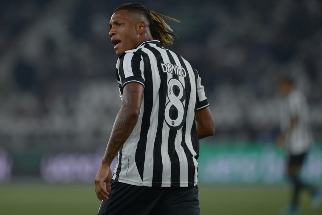 Danilo Santos em ação pelo Botafogo