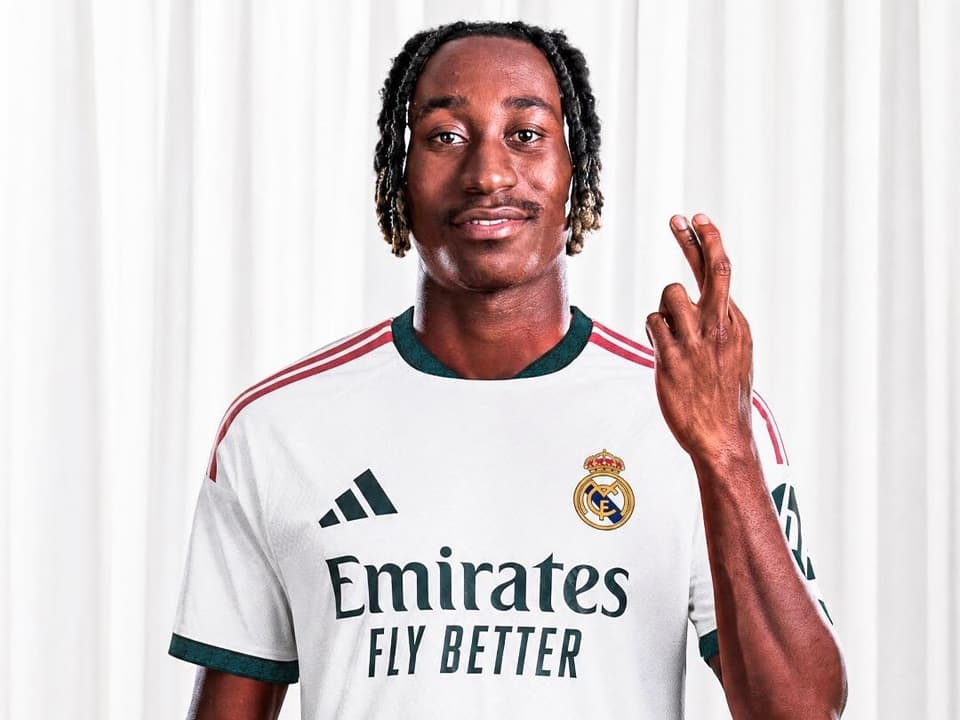 Diomande com a camisa do Real Madrid
