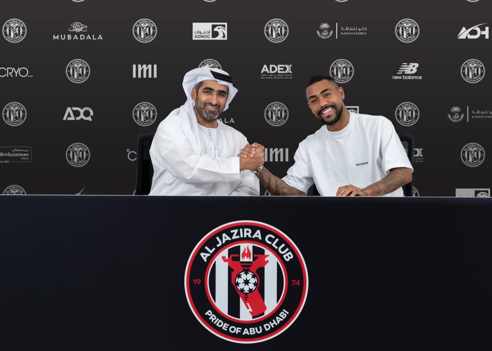 Malcom em sua apresentação como novo jogador do Al-Jazira, dos Emirados Árabes