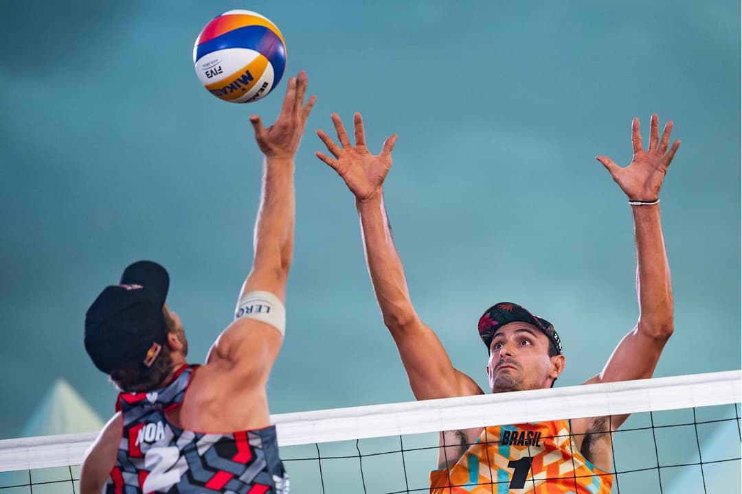 Volei De Praia Carol Solberg E Rebecca Sao Bicampeas Do Circuito Mundial.html
