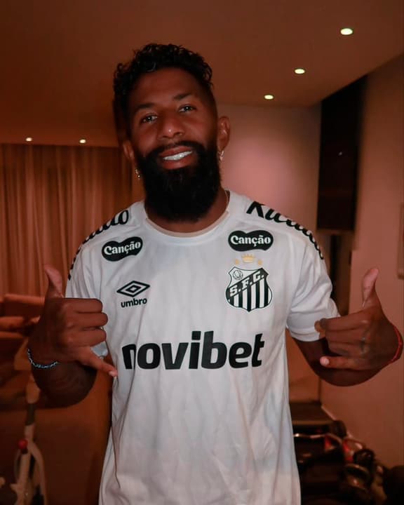 Santos oficializa la contratación del lateral Rodinei