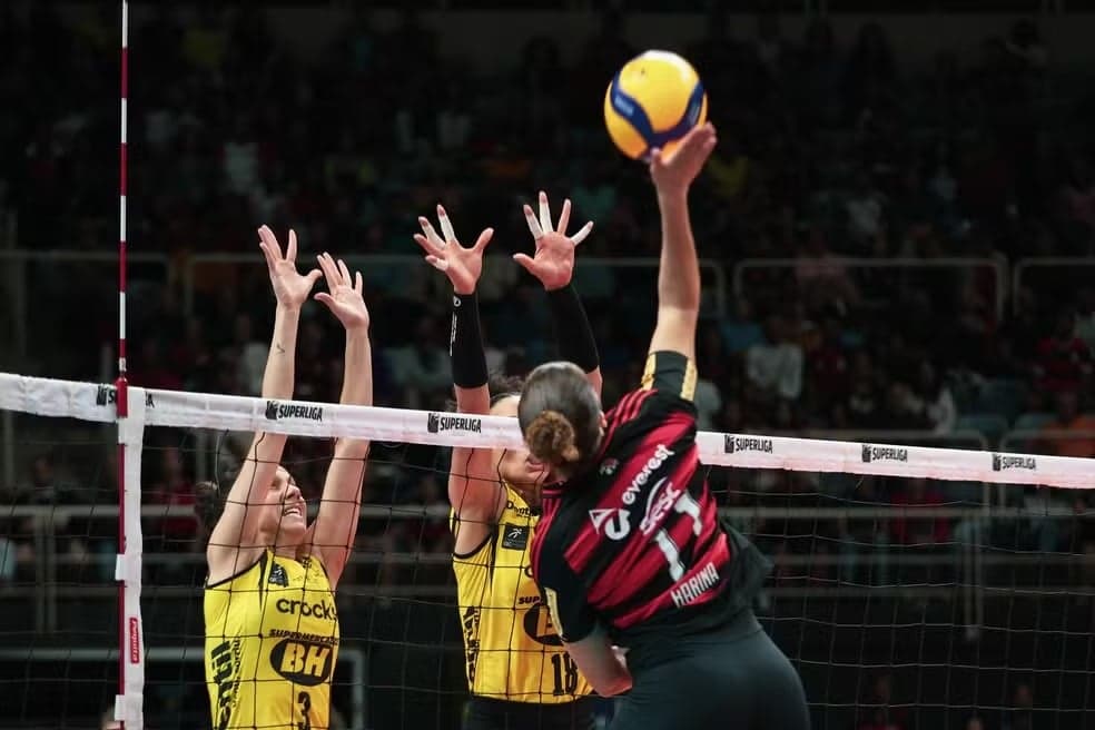 Sesc RJ Flamengo e Dentil Praia Clube duelam pela Copa Supervôlei em Niterói