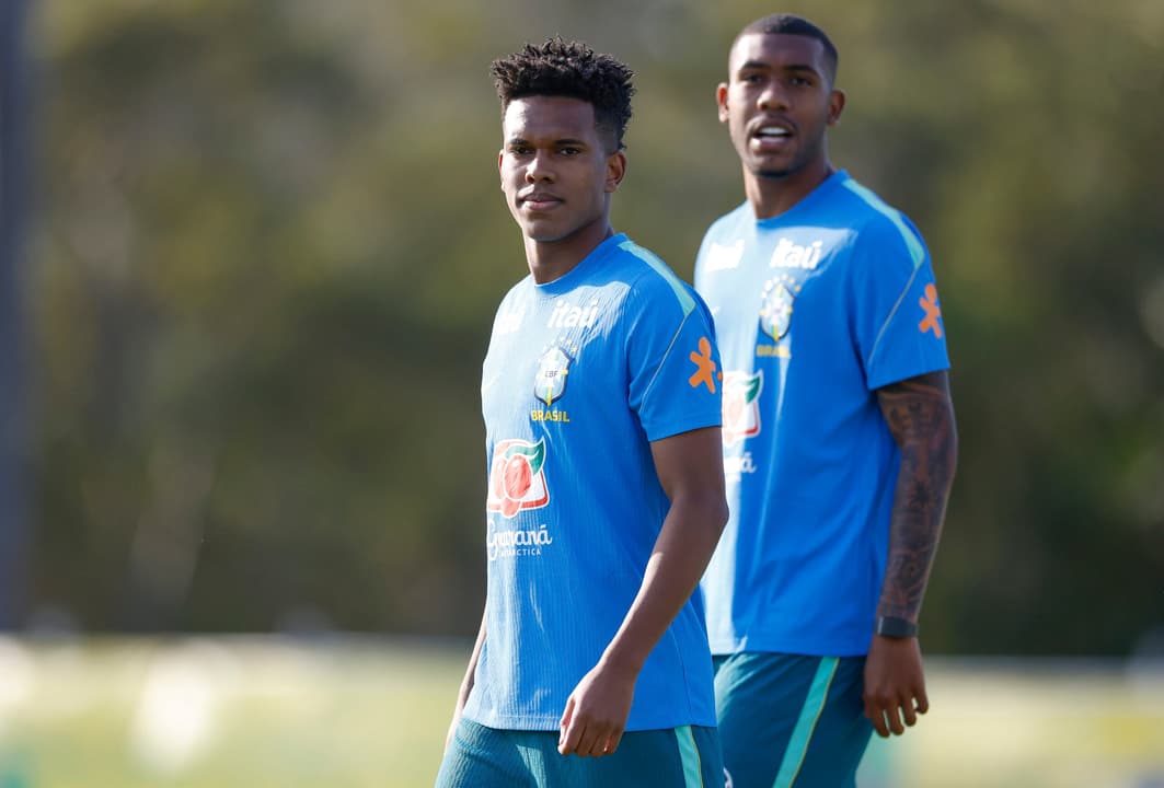 Estêvão e Rayan durante treino da Seleção em Brisbane, na Austrália