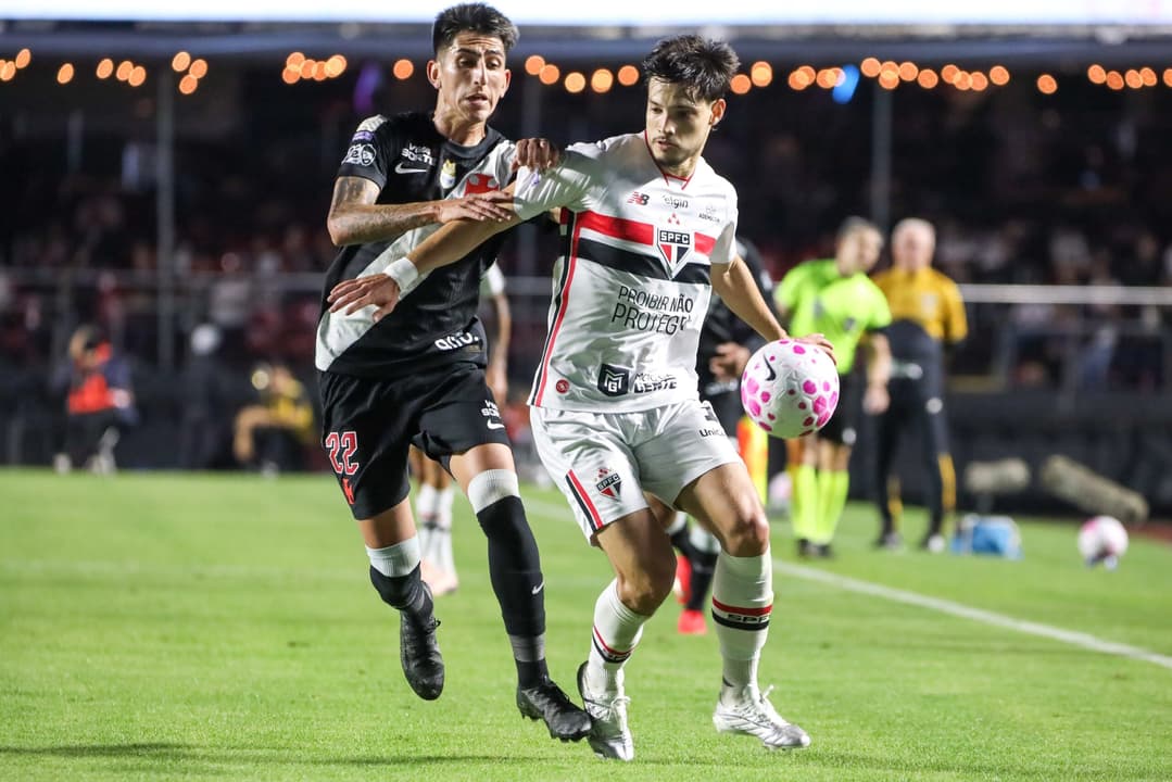 Artur Marca E Garante Vitoria Do Sao Paulo Sobre O Vasco No Brasileirao.html