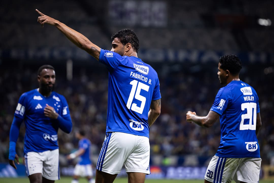 Decisivo Na Vitoria Do Cruzeiro Fabricio Bruno Celebra Gol.html