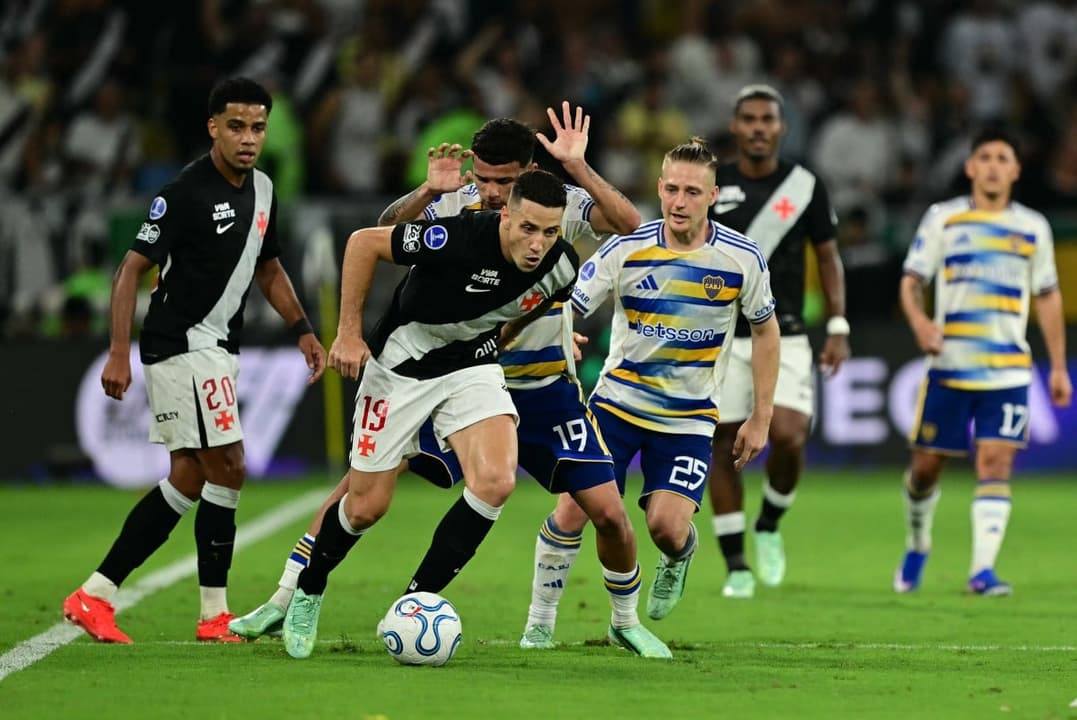 Bruno Duarte tenta levar o Vasco ao ataque na derrota para o Boca