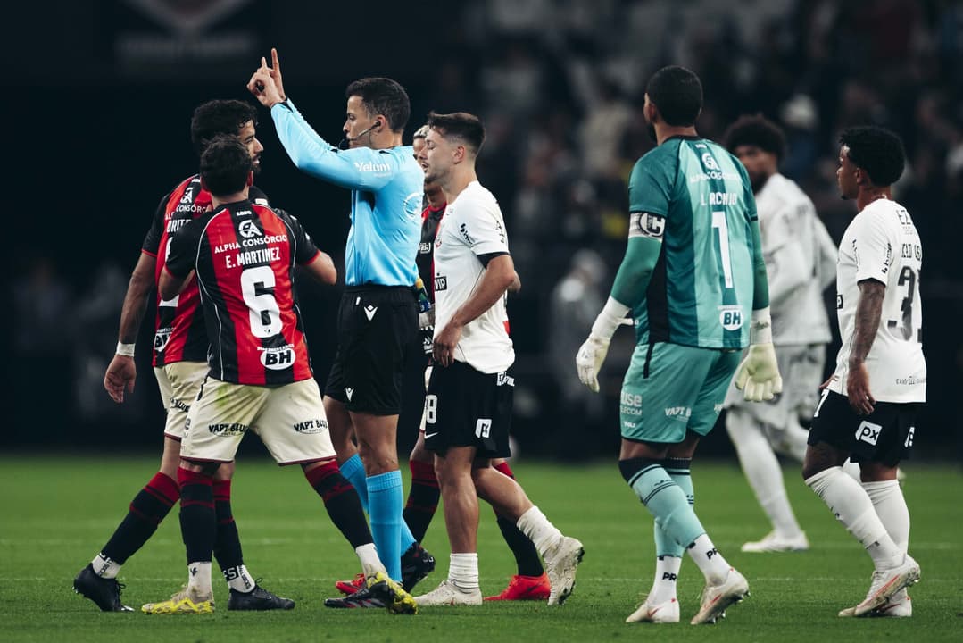 Corinthians X Vitoria Dublador Expoe Discussao Em Penalti Marcado.html