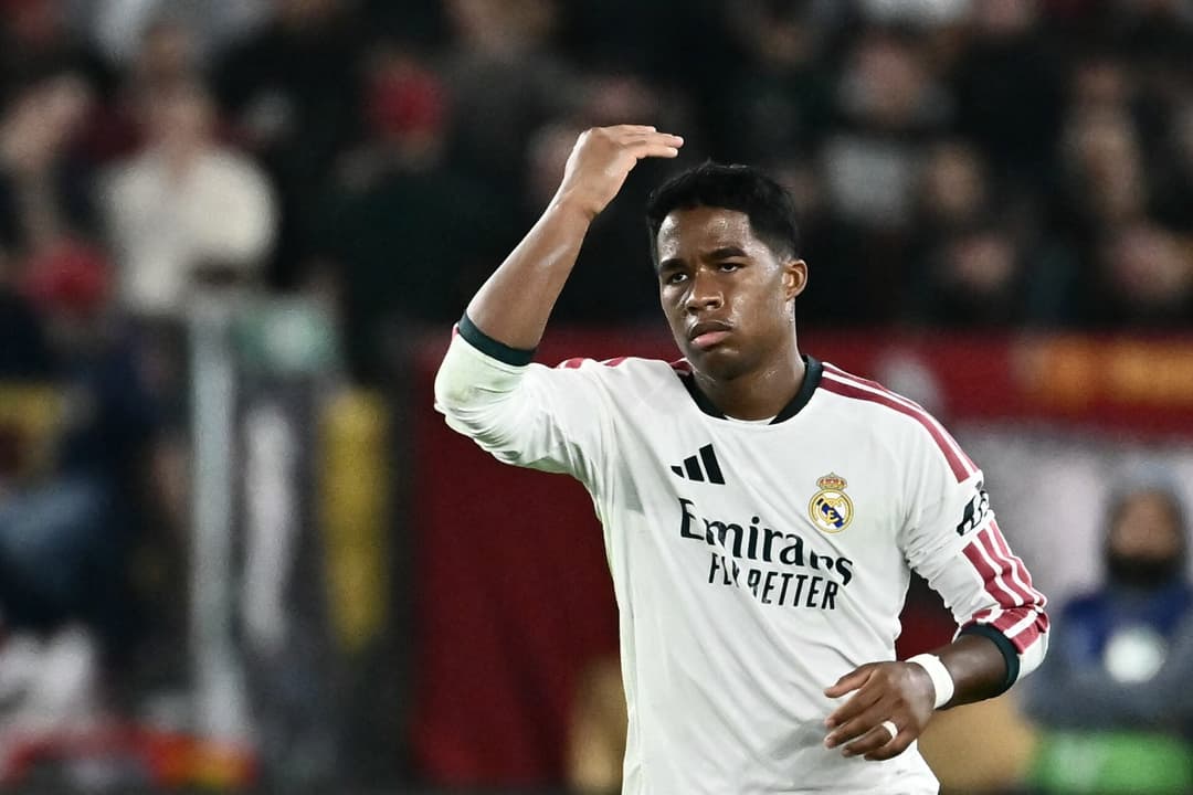 Endrick comemora gol marcado pelo Real Madrid contra a Roma na Champions League