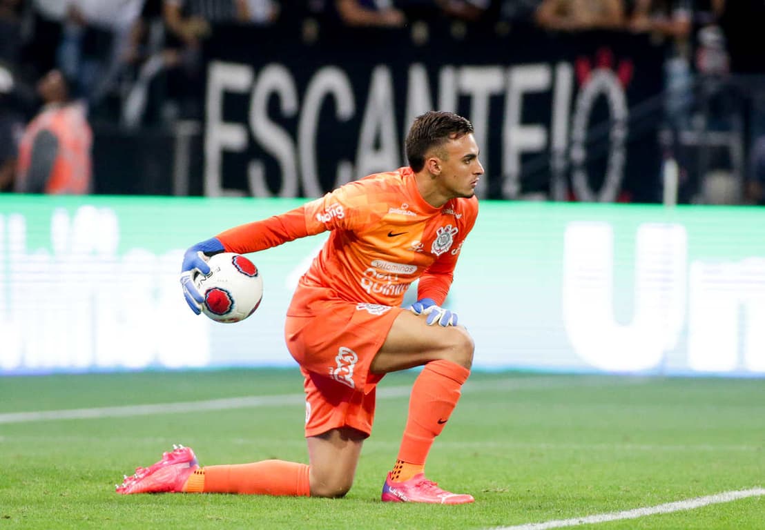 Corinthians busca novas opções no mercado após recusa do Fortaleza por Santos