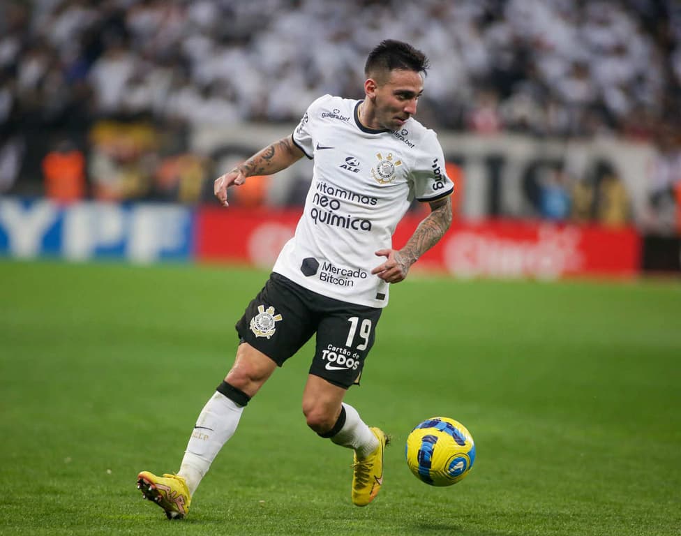 Corinthians processado por rescisão contratual de Mosquito e Sousa.