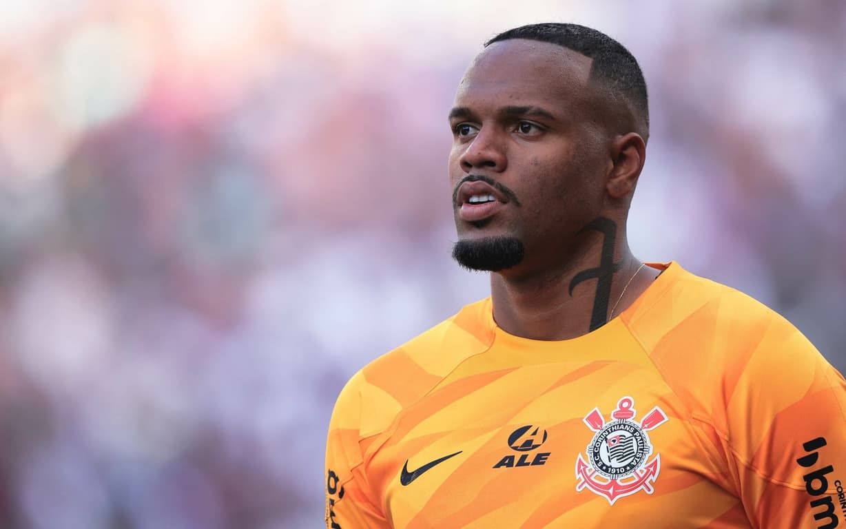 Jornalista questiona titularidade de Carlos Miguel em jogo entre Atlético-GO e Corinthians