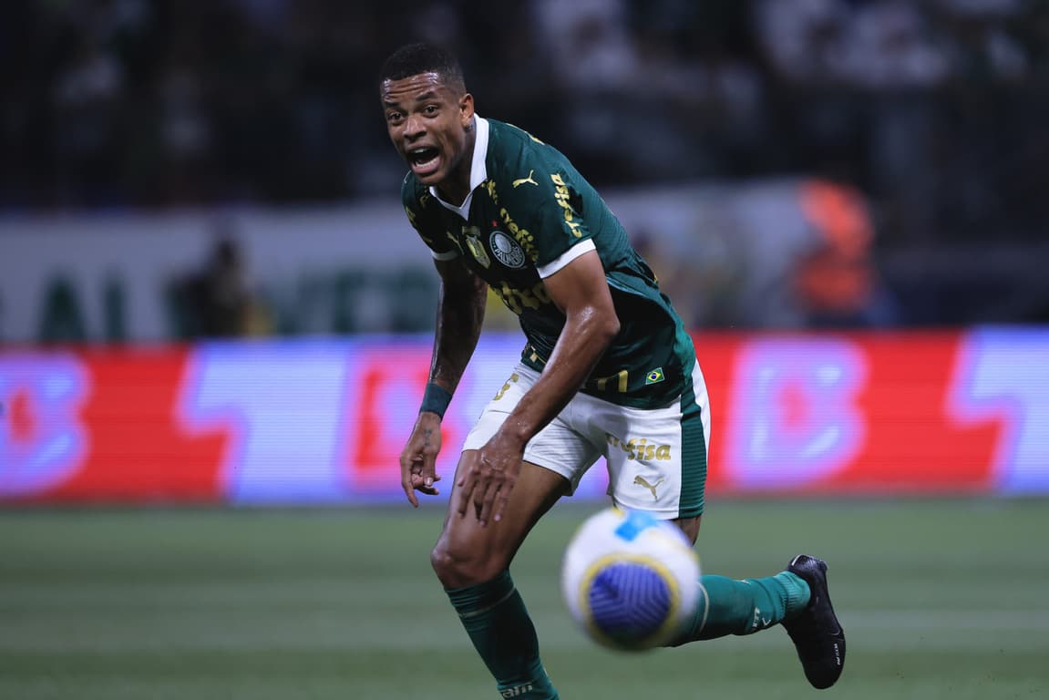 Os motivos de Abel por trás da contratação de Caio Paulista, criticado pela torcida.