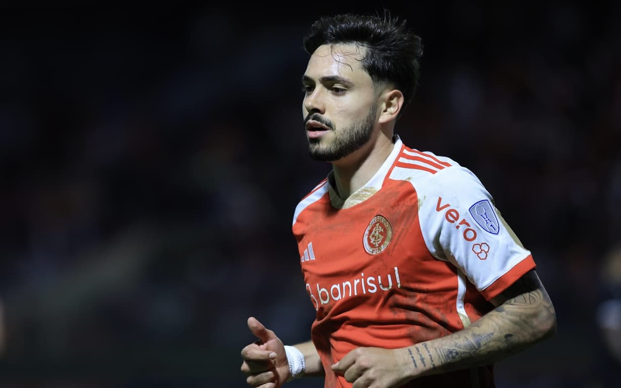 Mauricio negocia com Palmeiras, mas pode jogar pelo Internacional contra Corinthians.