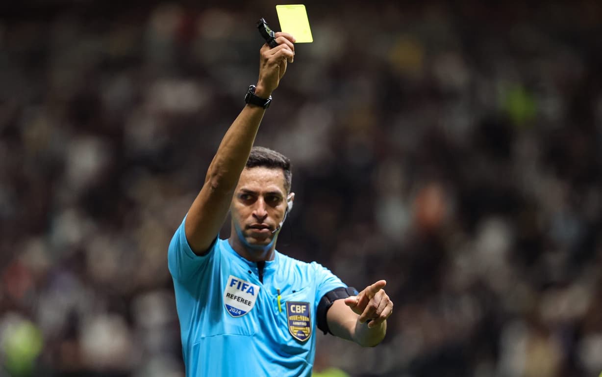 Torcedores do Flamengo ironizam Atlético-MG por cutucada em expulsão de Hulk