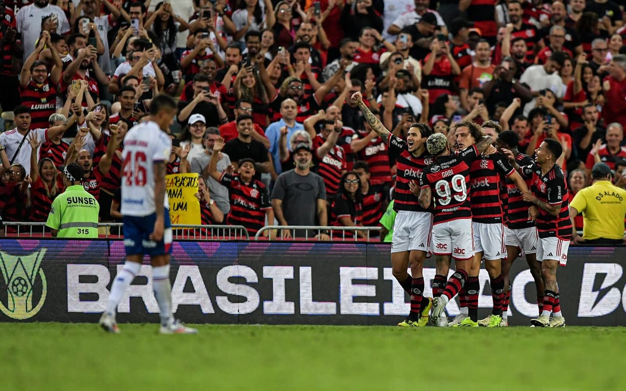 Flamengo supera obstáculos com vitória de campeão no Brasileirão.
