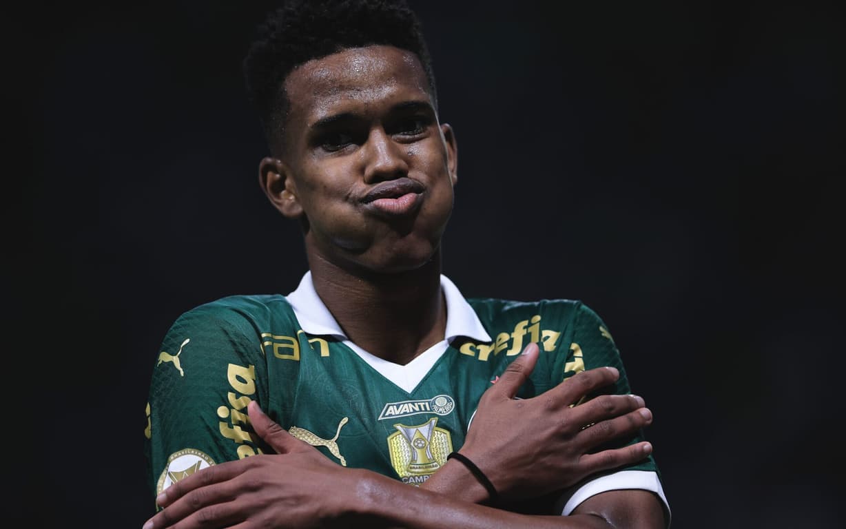 Jornalistas internacionais elogiam celebração de Estevão após gol do Palmeiras.