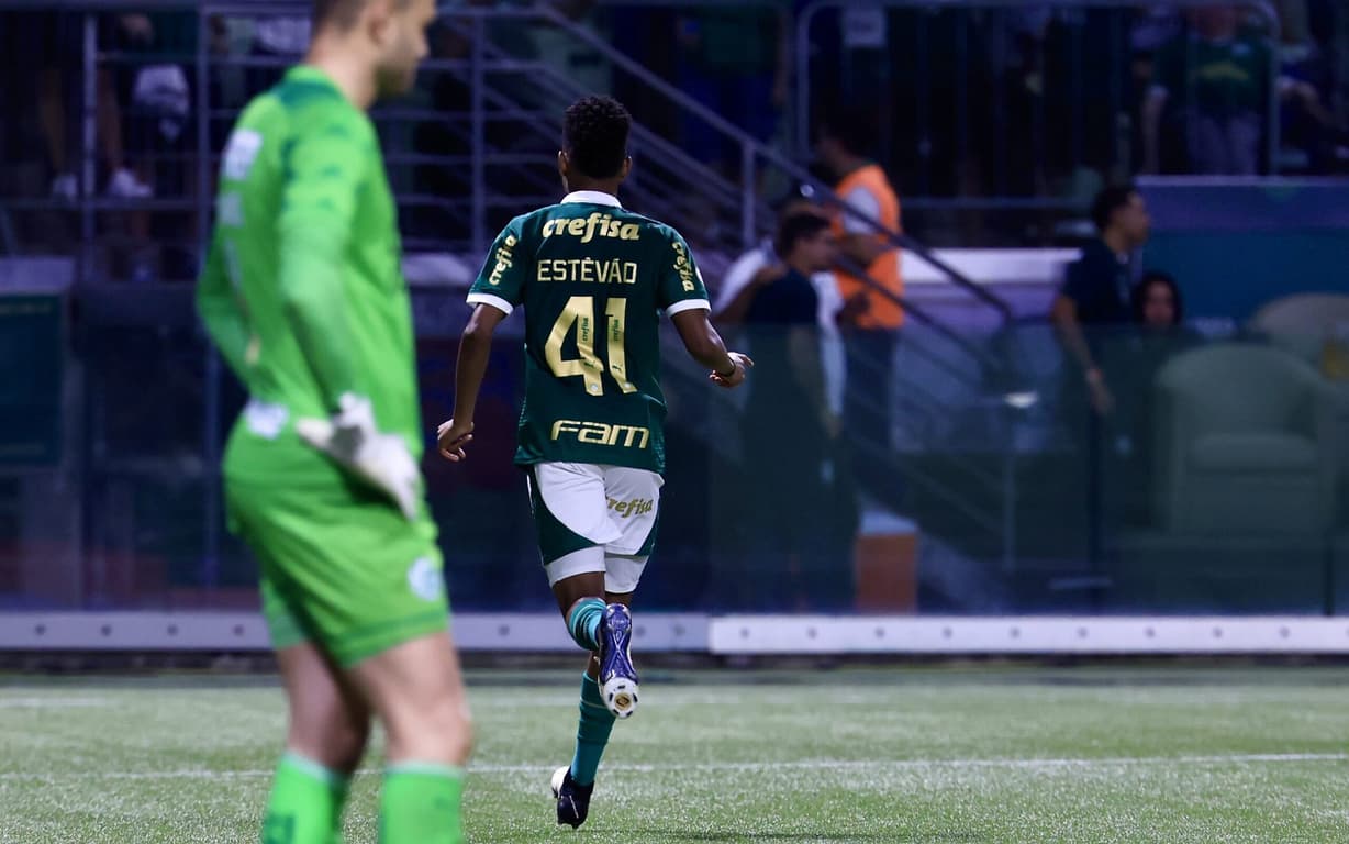 Estevão brilha em vitória do Palmeiras sobre o Juventude no Brasileirão.