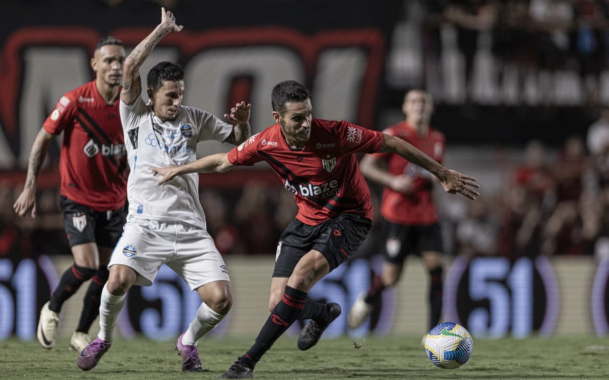 Empate fora de casa mantém Grêmio na zona de rebaixamento no Brasileirão.