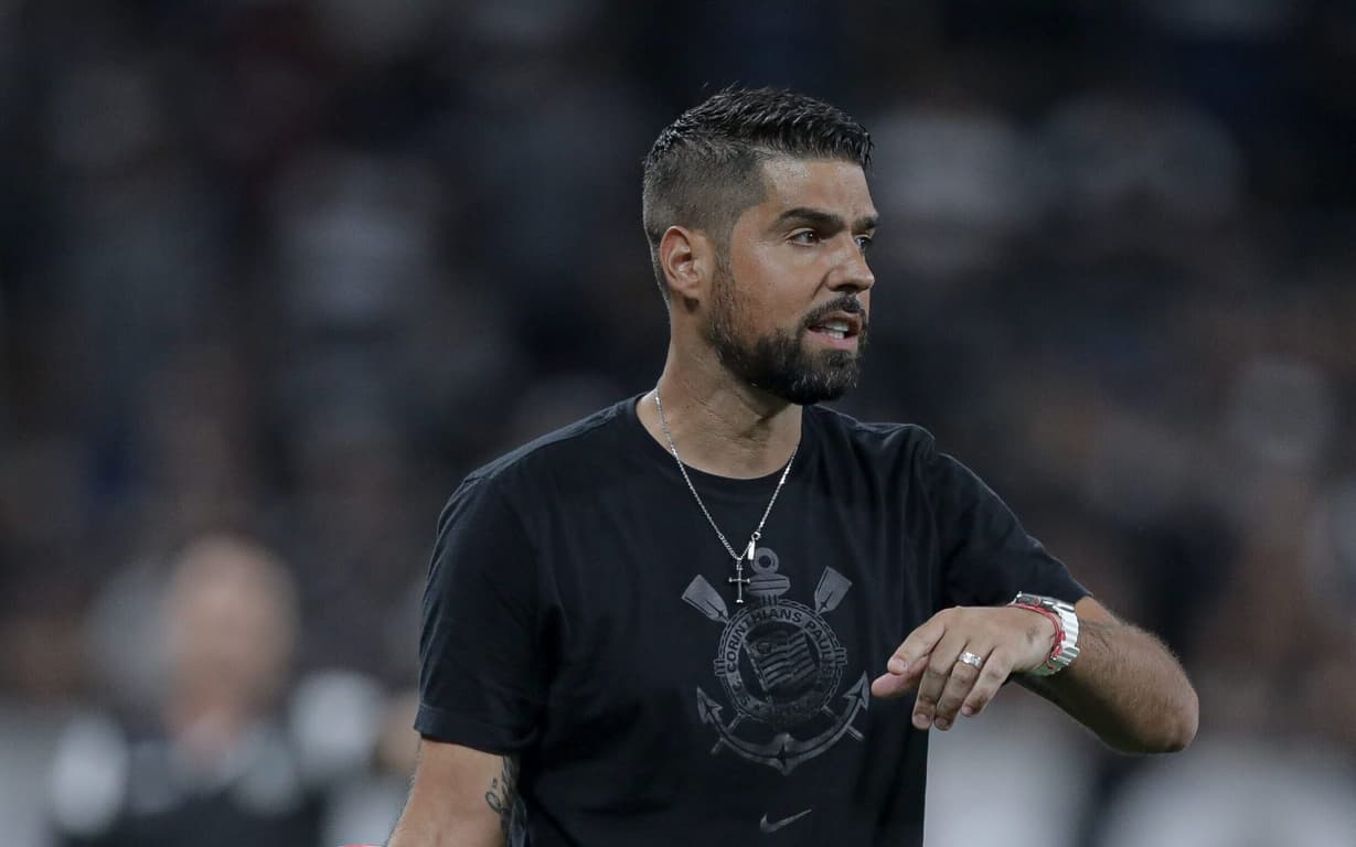 CONFIRMADO! FIM DO CICLO! Corinthians demite o técnico Antônio Oliveira após derrota para o Palmeiras