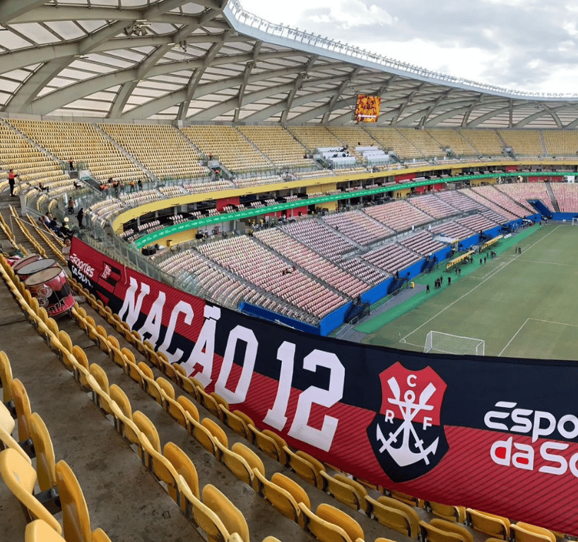 Jornalista questiona postura da torcida organizada do Flamengo no Maracanã