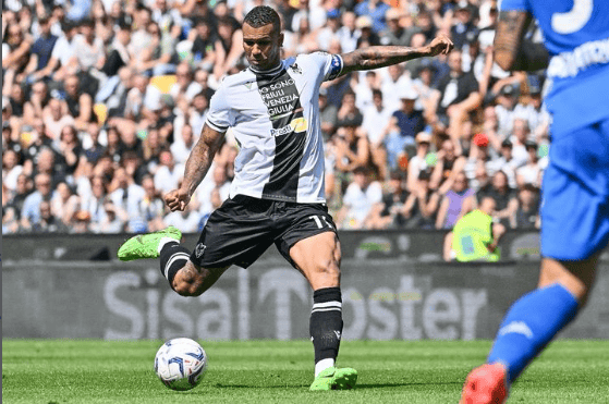 Cruzeiro acerta contratação de Walace após vitória sobre Corinthians.