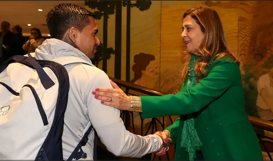 NÃO QUER O ATACANTE! Leila Pereira solicita saída de Dudu do Palmeiras: encerramento de ciclo.