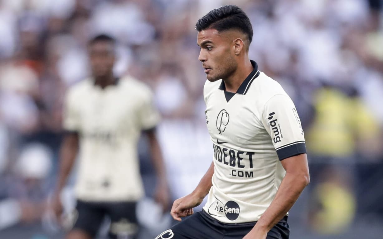 Corinthians analisa propostas e define futuro de Fausto Vera no clube.