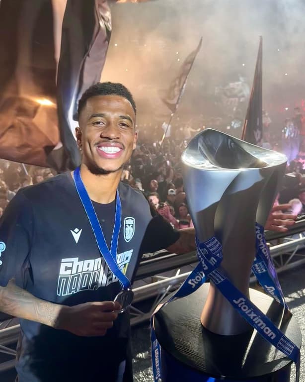 Flamengo negocia contrato com Marcos Antônio para reforçar elenco.