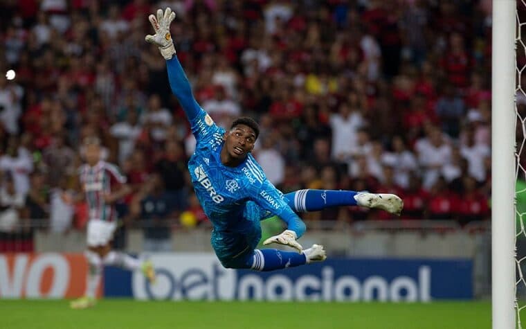 Interesse de Gigante Brasileiro em Goleiro Hugo Souza Fora dos Planos Flamengo