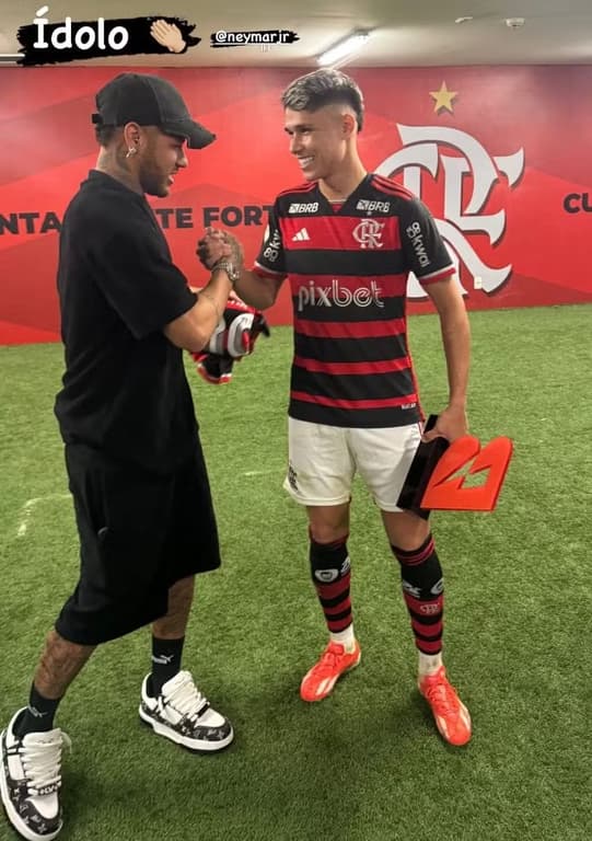 Detalhes de Neymar no vestiário do Flamengo revelados por Luiz Araújo.