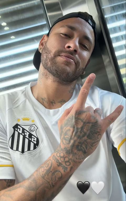 Neymar Responde Críticas com Postagem em Rede Social após Flamengo e Santos.