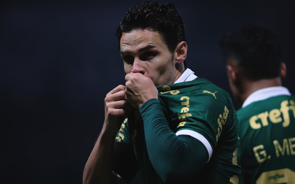 AFUNDOU O RIVAL! Palmeiras domina clássico e afunda Corinthians na penúltima colocação