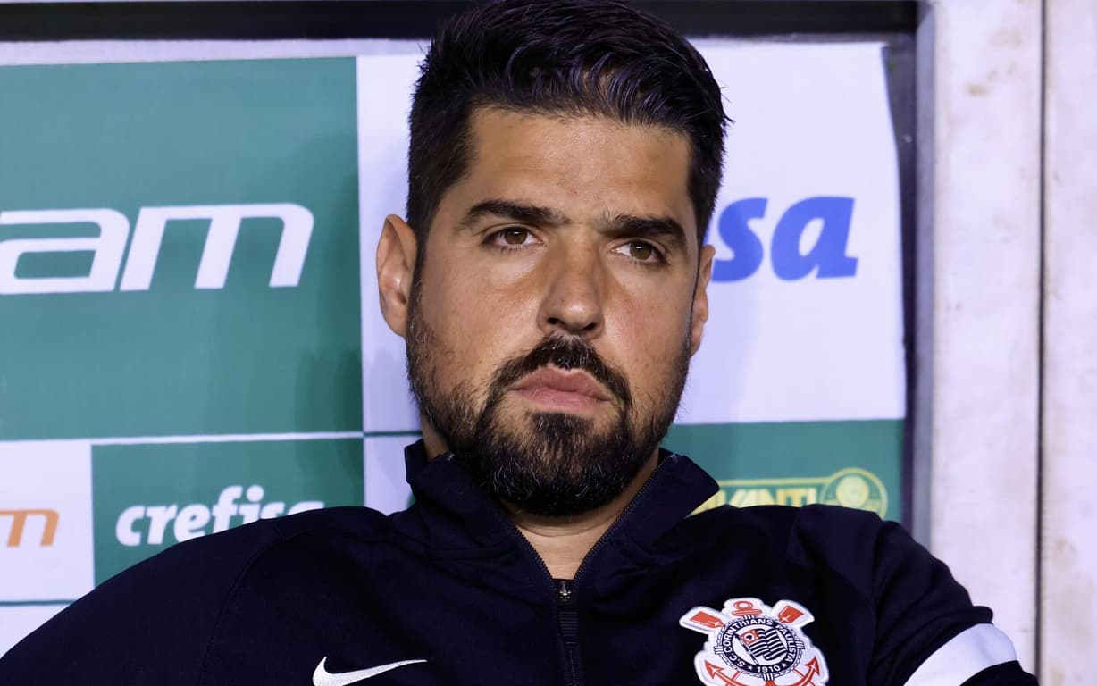 Futuro no Corinthians e análise da derrota para o Palmeiras por António Oliveira