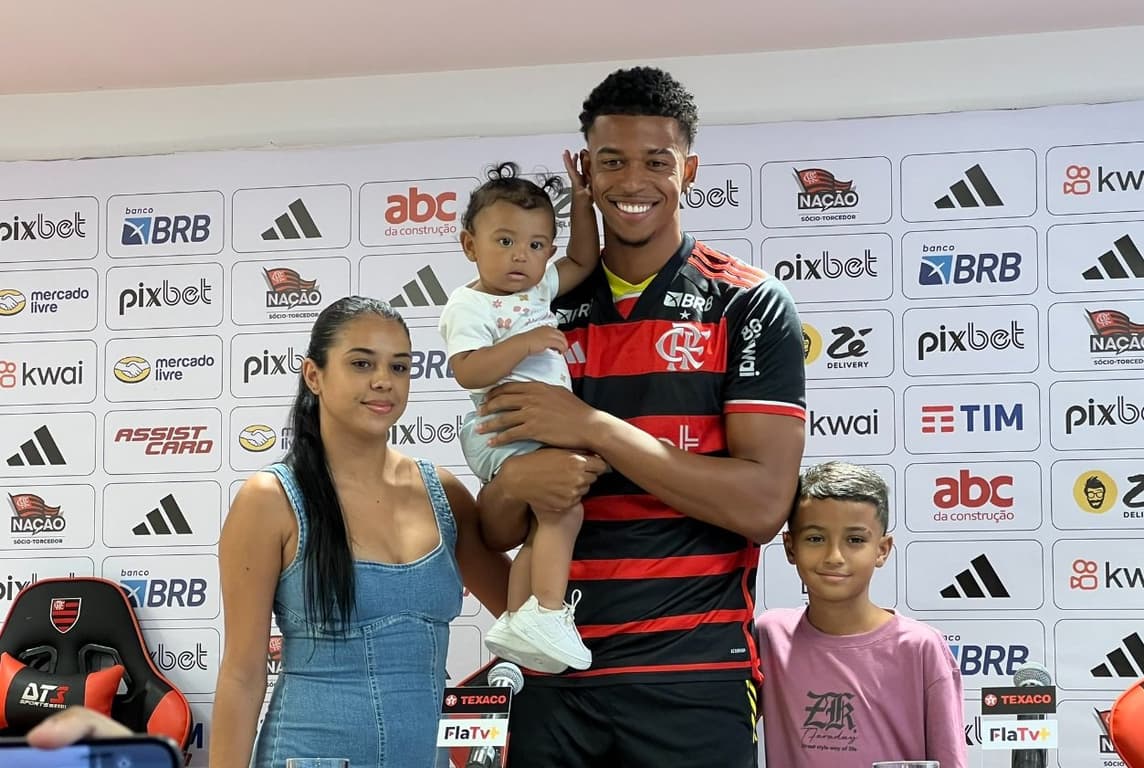 Emoção de Filha de Carlinhos em Jogo do Flamengo Contra Atlético-MG; Vídeo Mostra Momento
