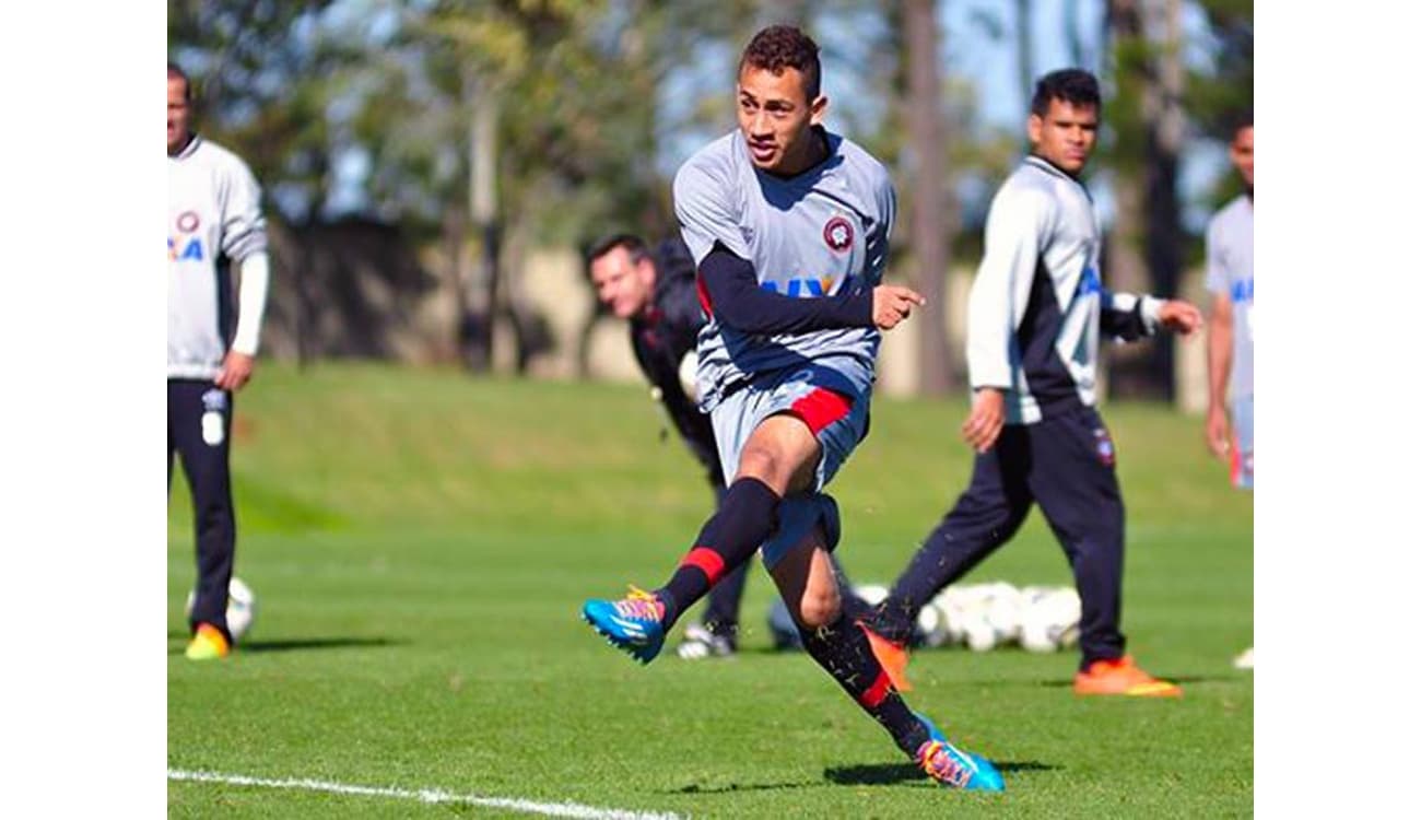 Pedro Gusmão tenta levar o Kerala para a final da Liga Indiana